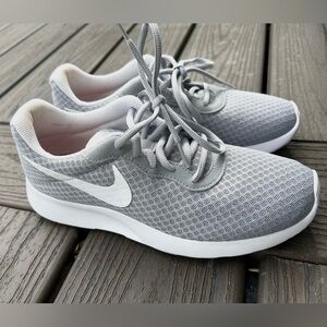BRAND NEW Nike Gray & White Athletic Shoes • Size 6.5 • Breathable Mesh Design 🩶